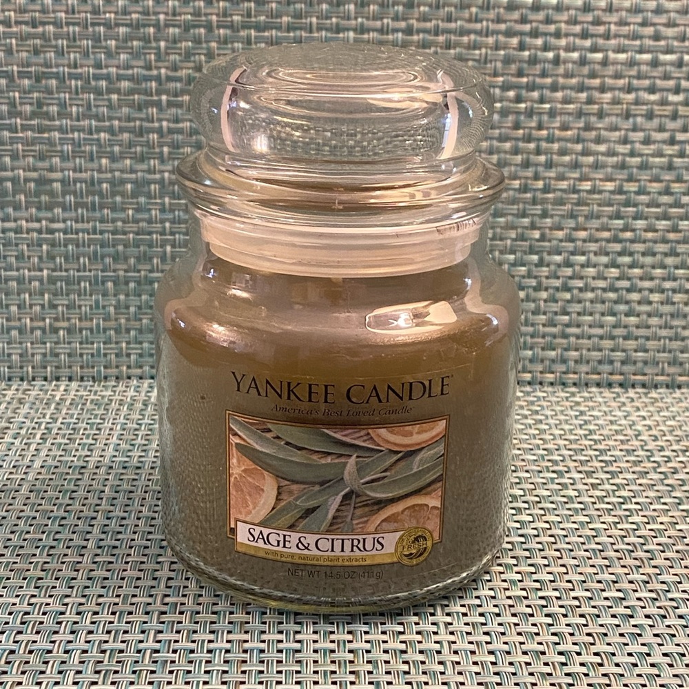 *SOLD* Yankee Candle Sage & Citrus 14.5 oz

New/unused Jar Candle